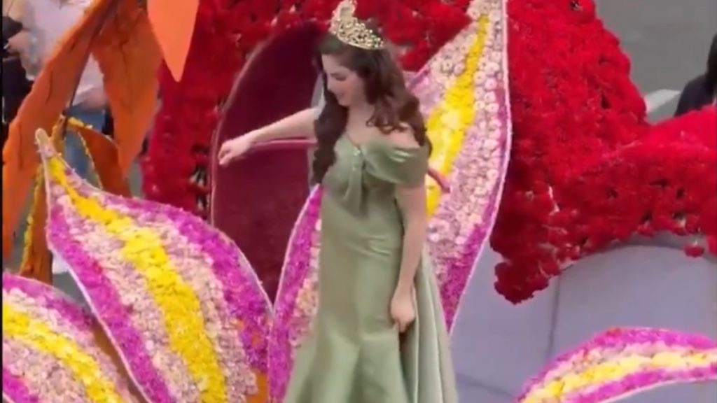 Μις Υφήλιος: Κατέρρευσε ενώ βρισκόταν σε άρμα φεστιβάλ στο Εκουαδόρ – Δείτε Βίντεο