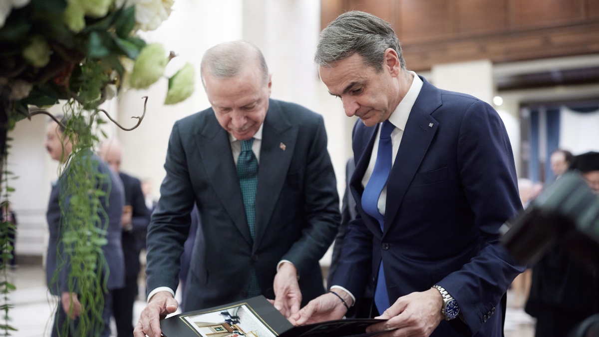 Το δείπνο μετά τη συνάντηση Μητσοτάκη – Ερντογάν: Urfa κεμπάπ και αρνίσια παϊδάκια… μετά μουσικής