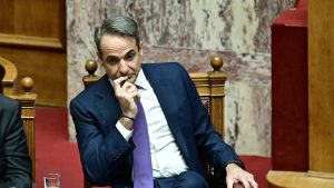 Μητσοτάκης: Άφησε ένα λευκό τριαντάφυλλο στο γραφείο της Αντιγόνης Πανέλλη