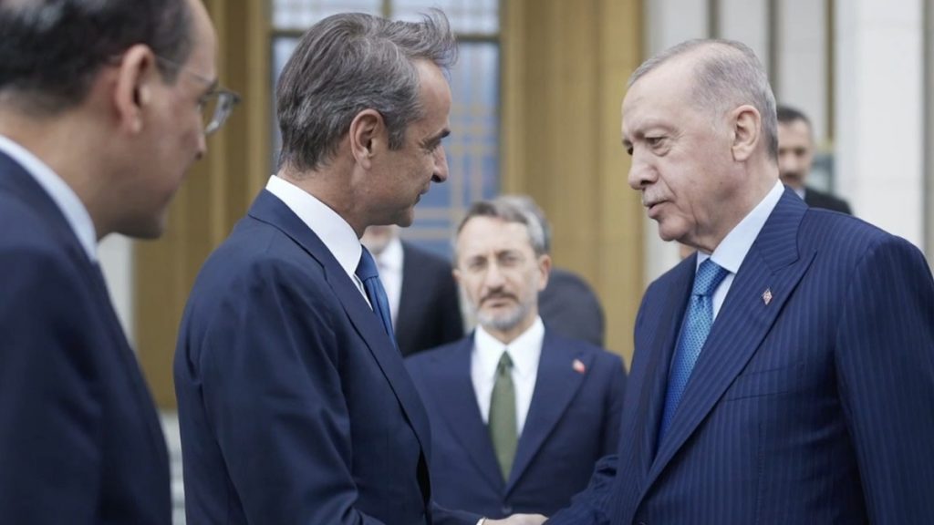 Στο “Λευκό Παλάτι” της Άγκυρας ο Μητσοτάκης για το τετ α τετ με Ερντογάν