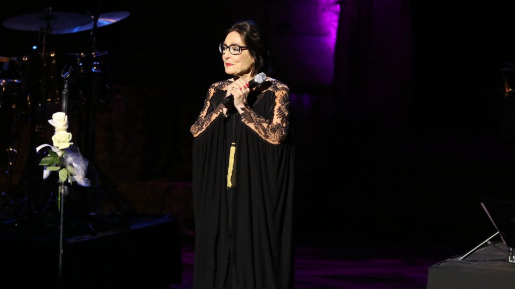 Νάνα Μούσχουρη: Θα τιμηθεί στα γαλλικά Grammy για την προσφορά της στο γαλλικό τραγούδι