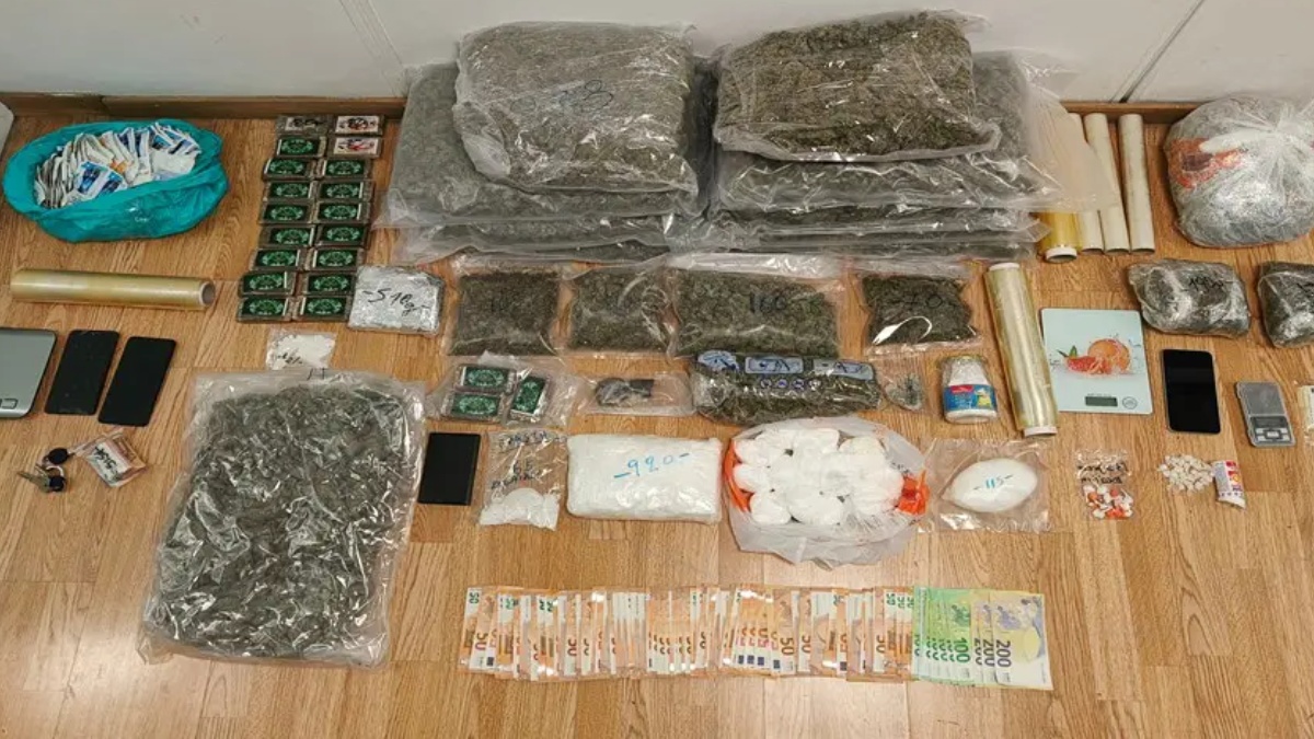 Αττική: Εξαρθρώθηκε κύκλωμα διακίνησης ναρκωτικών – Κατασχέθηκαν 14 κιλά κάνναβης και 2 κιλά κοκαΐνης