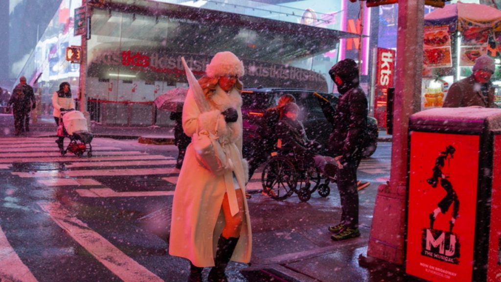 Στον “πάγο” η Νέα Υόρκη: Προειδοποίηση για χιονοθύελλα – Ακυρώσεις πτήσεων και συστάσεις για περιορισμό των μετακινήσεων (βίντεο)