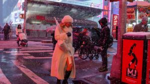 Στον “πάγο” η Νέα Υόρκη: Προειδοποίηση για χιονοθύελλα – Ακυρώσεις πτήσεων και συστάσεις για περιορισμό των μετακινήσεων (βίντεο)