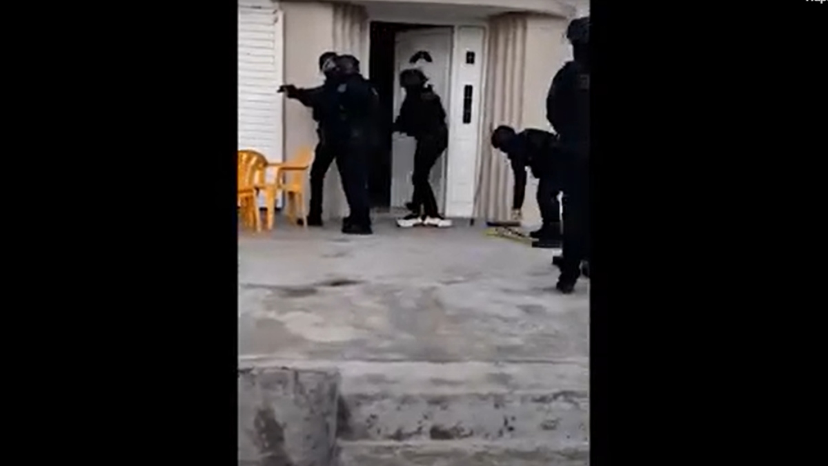 Αστυνομική επιχείρηση στη Νέα Πέραμο: Συνελήφθησαν 7 άτομα για ρευματοκλοπή – Κατασχέθηκαν 3 κυνηγετικά όπλα