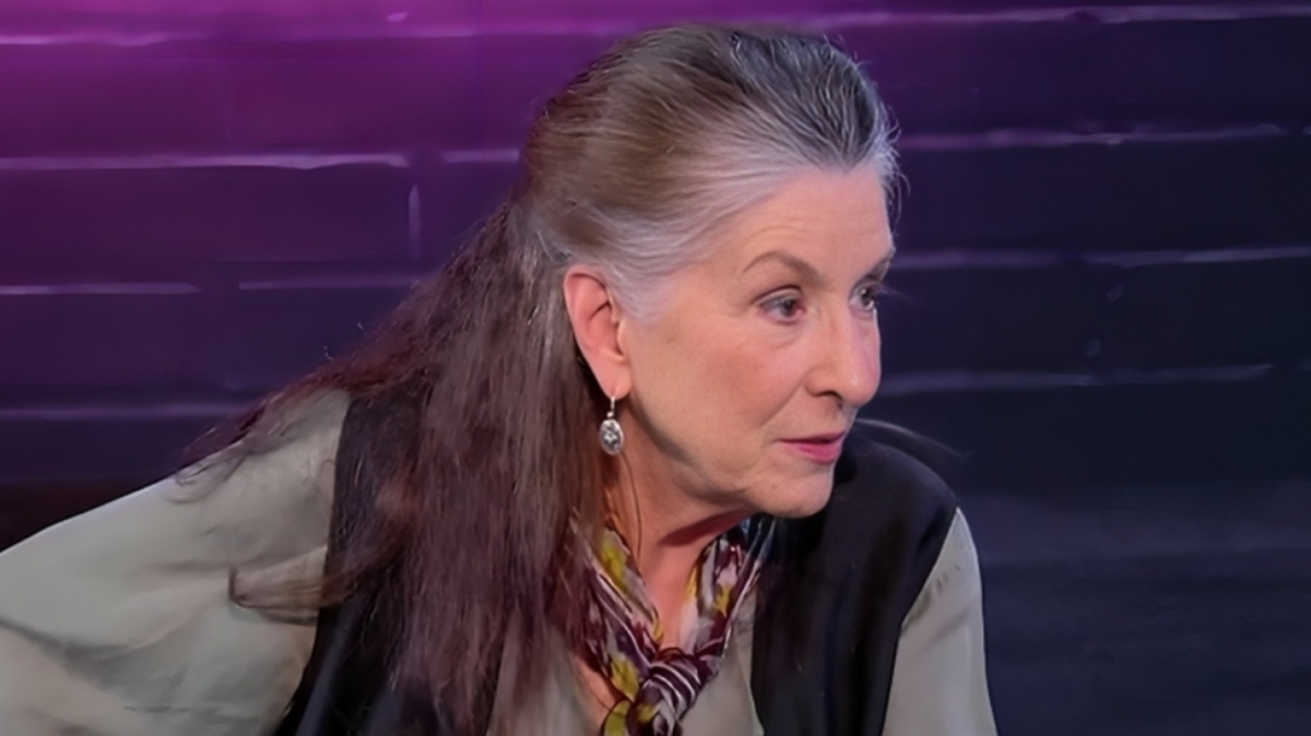 Νένα Μεντή: «Δεν ξέρω αν όλες οι γιαγιάδες είναι τόσο ηλίθιες όσο εγώ»