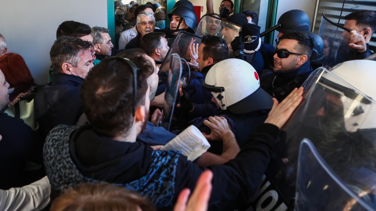 ΠΟΕΔΗΝ για επεισόδια στο νοσοκομείο Νίκαια: “Δεν υιοθετούμε τους προπηλακισμούς – Σε λειτουργικό αδιέξοδο η δημόσια υγεία”