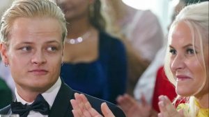 Νορβηγία: Υπό κράτηση ξανά ο γιος της πριγκίπισσας διαδόχου για επίθεση, λίγο πριν τη δίκη του για βιασμό