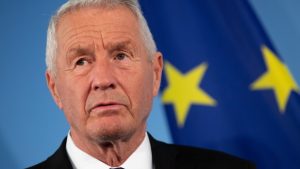 Στο νοσοκομείο ο πρώην πρωθυπουργός της Νορβηγίας μετά από απόπειρα αυτοκτονίας – Ελέγχεται για τις σχέσεις του με τον Επστάιν