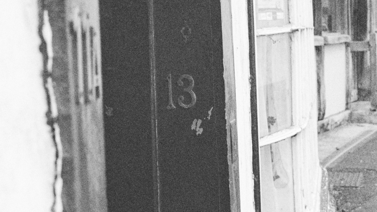 Παρασκευή και 13: Γιατί θεωρείται γρουσούζικη η σημερινή ημέρα; Ποιες είναι οι εξηγήσεις