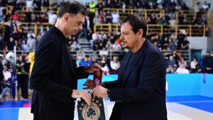 Ολυμπιακός – Παναθηναϊκός: Η όμορφη στιγμή μεταξύ Αταμάν και Μπαρτζώκα πριν τον τελικό του Κυπέλλου Ελλάδας