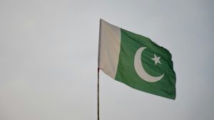 Τουλάχιστον δύο νεκροί και 17 τραυματίες σε βομβιστική επίθεση έξω από αστυνομικό τμήμα στο Πακιστάν