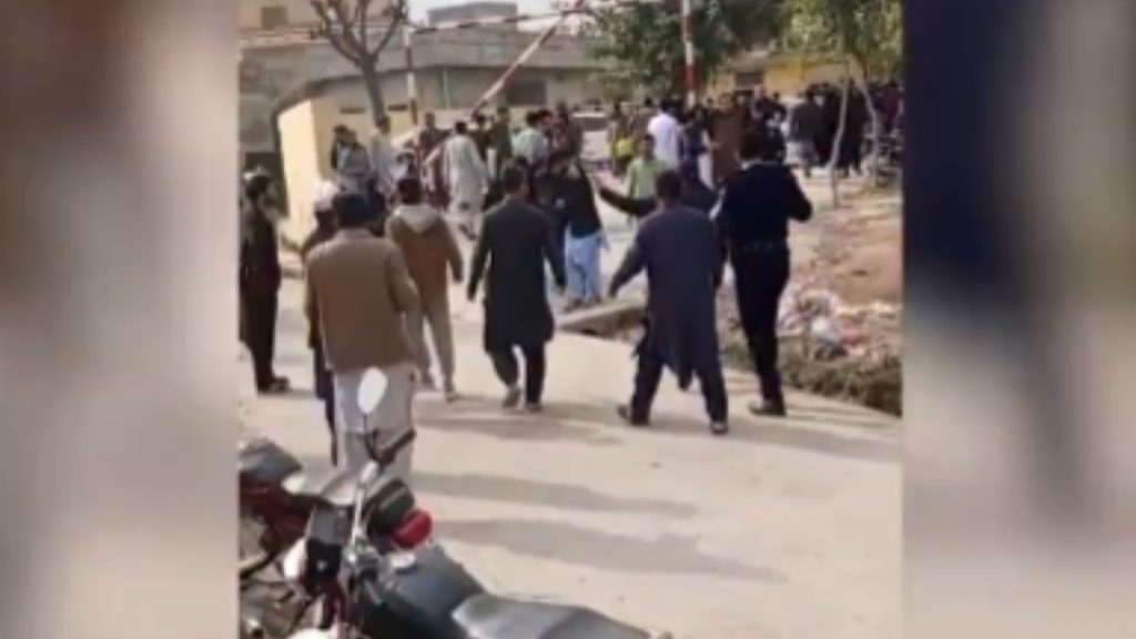 Πακιστάν: Μεγάλη έκρηξη σε τζαμί στην Ισλαμαμπαντ – Τουλάχιστον 10 νεκροί και δεκάδες τραυματίες (βίντεο)