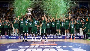 Παναθηναϊκός: Η “πράσινη” απονομή και ο MVP Χέιζ-Ντέιβις – Γκραντ και Ναν σήκωσαν το τρόπαιο (βίντεο)