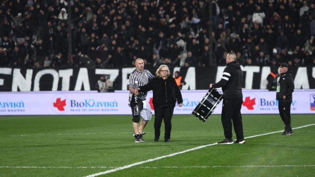 ΠΑΟΚ – Παναθηναϊκός: «Ράγισαν» και οι πέτρες στην Τούμπα – Μητέρα θύματος στην τραγωδία στη Ρουμανία χτύπησε το τύμπανο