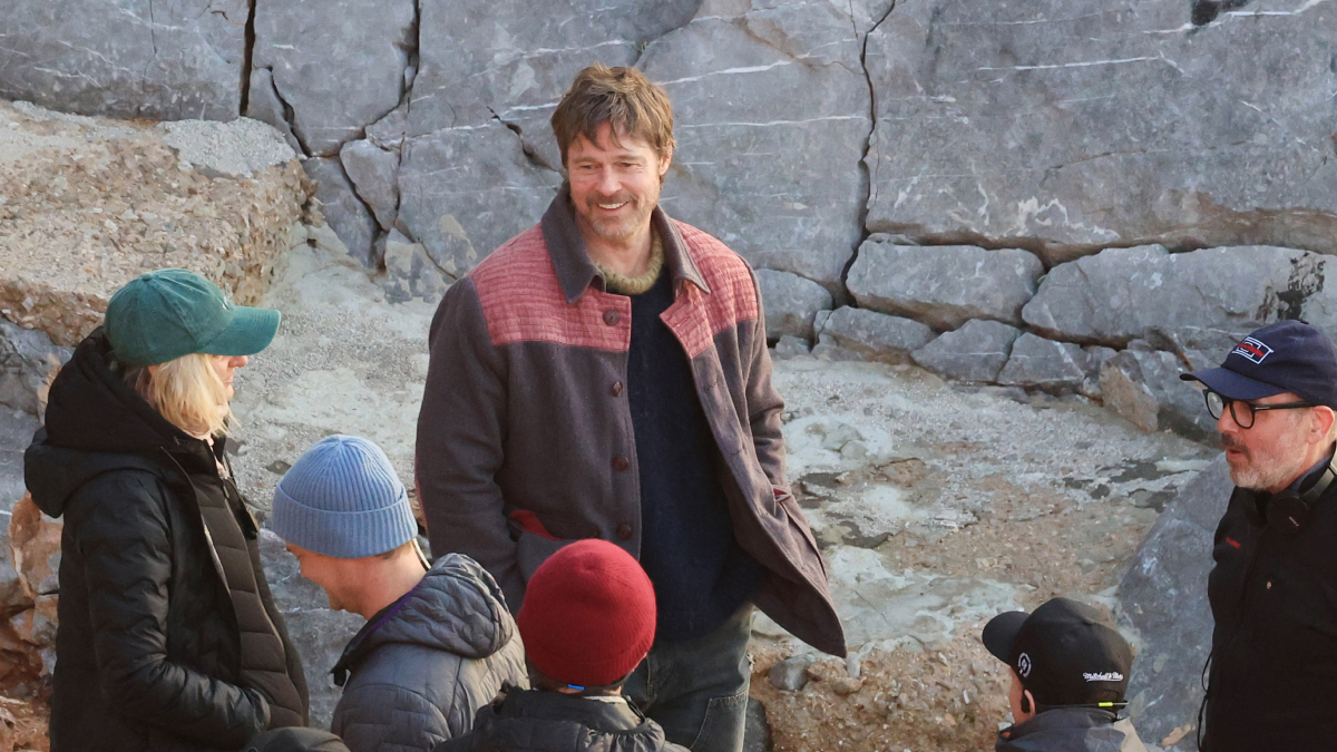 Μπραντ Πιτ: Συνεχίζονται τα γυρίσματα για τη νέα ταινία του στην Ύδρα – Επόμενη στάση του η Νέα Μάκρη