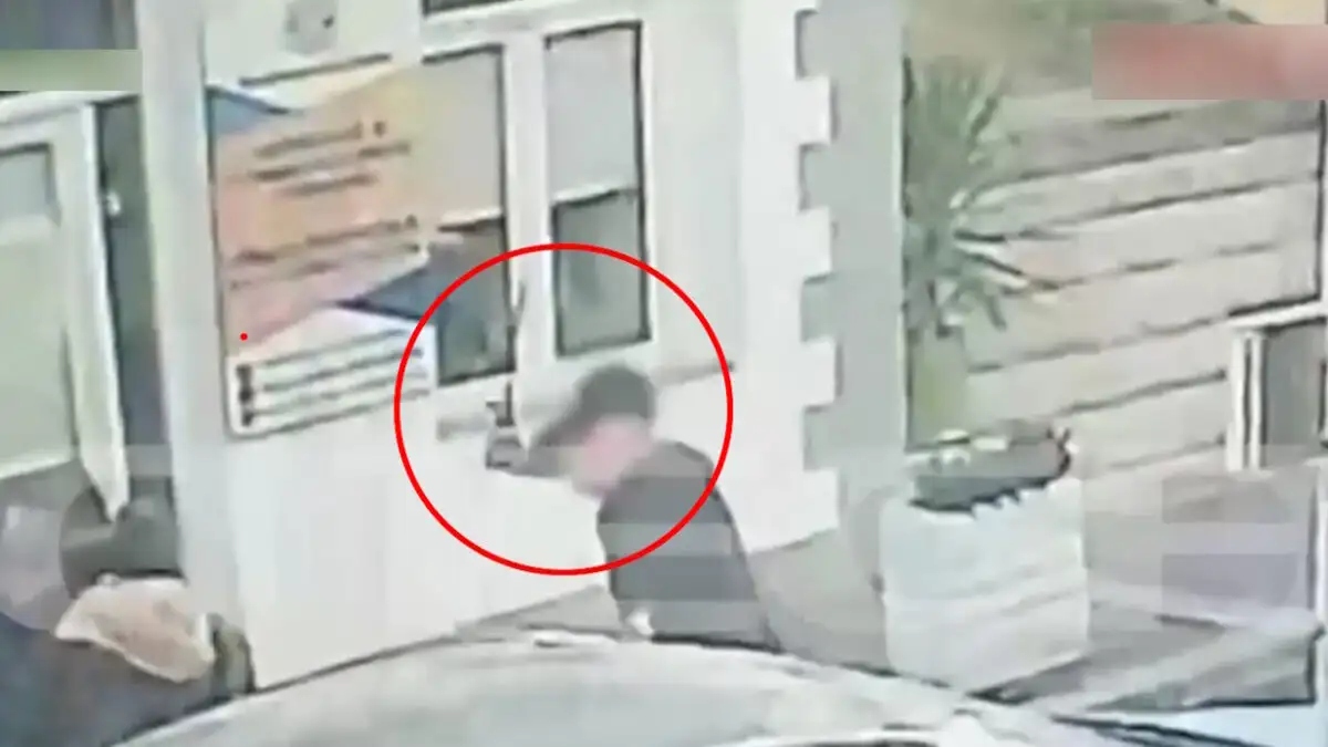 Πύλος: Τι είπε ο 25χρονος που χτύπησε με γκλοπ κουρέα – «Δεν είναι λύση που τον χτύπησα, είχα νευριάσει» (Βίντεο)