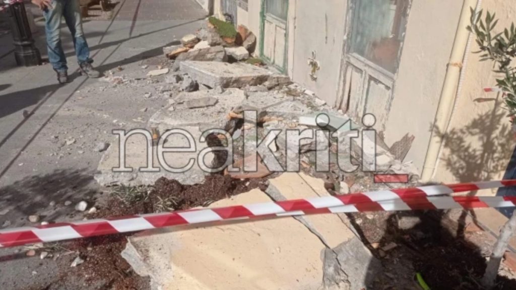 Ρέθυμνο: Κατέρρευσε τμήμα παλιού κτιρίου σε πολυσύχναστο δρόμο – Από τύχη δεν υπήρξε τραυματισμός (βίντεο+φωτογραφίες)