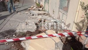 Ρέθυμνο: Κατέρρευσε τμήμα παλιού κτιρίου σε πολυσύχναστο δρόμο – Από τύχη δεν υπήρξε τραυματισμός (βίντεο+φωτογραφίες)