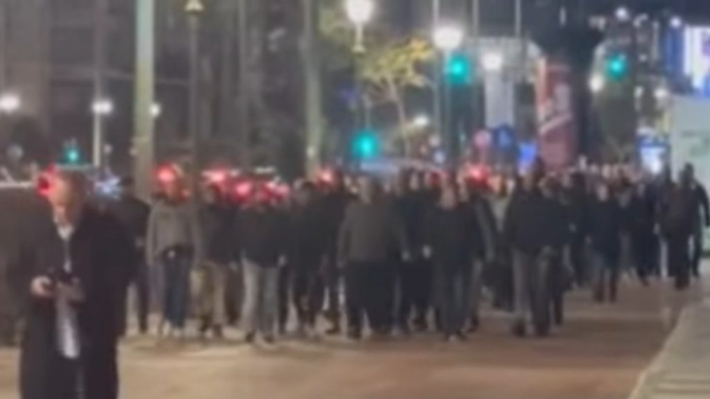 Ρουβίκωνας: Συγκέντρωση μελών έξω από την αμερικανική πρεσβεία (Βίντεο)