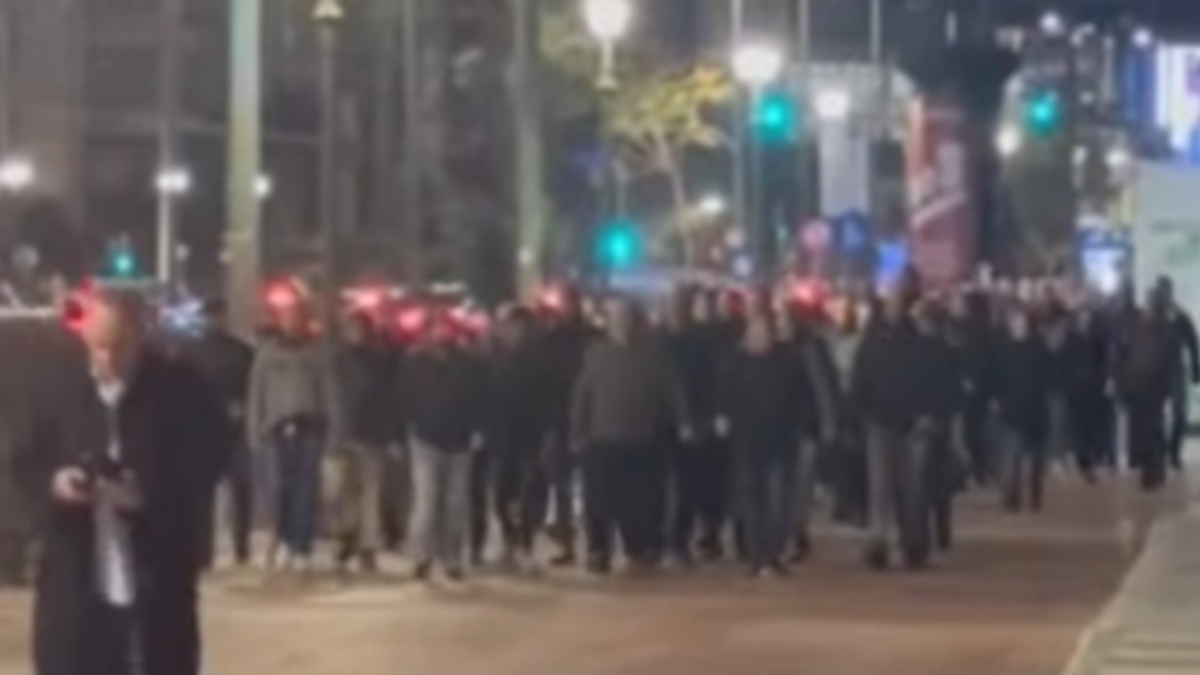 Ρουβίκωνας: Συγκέντρωση μελών έξω από την αμερικανική πρεσβεία (Βίντεο)