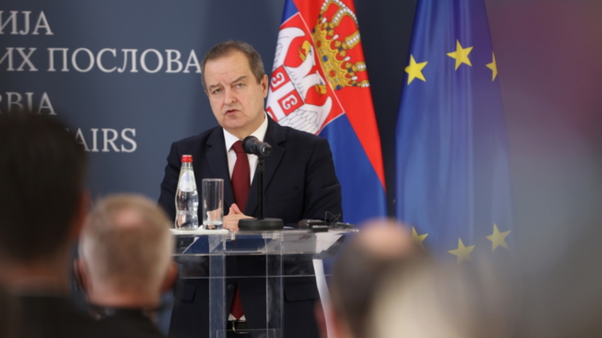 Σερβία: Με πνευμονία, σε κρίσιμη κατάσταση νοσηλεύεται ο υπουργός Εσωτερικών Ίβιτσα Ντάτσιτς