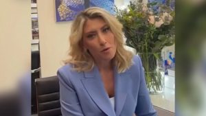 Σία Κοσιώνη: «Χαίρομαι που θα σας ξανασυναντήσω σήμερα στο δελτίο» (Βίντεο)