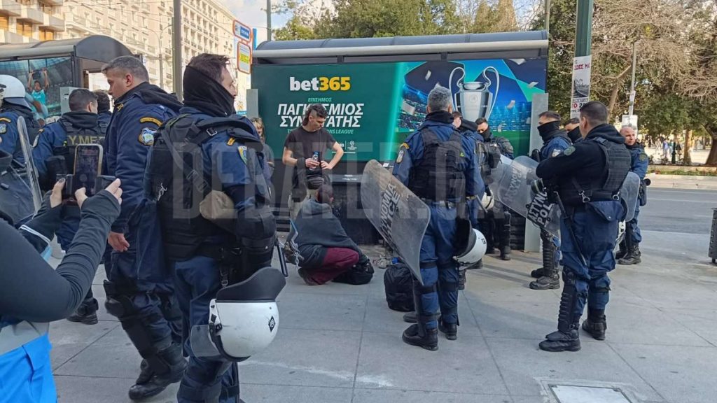 Τέμπη: Επεισόδια στο Σύνταγμα μετά το συλλαλητήριο (Εικόνες & Βίντεο)