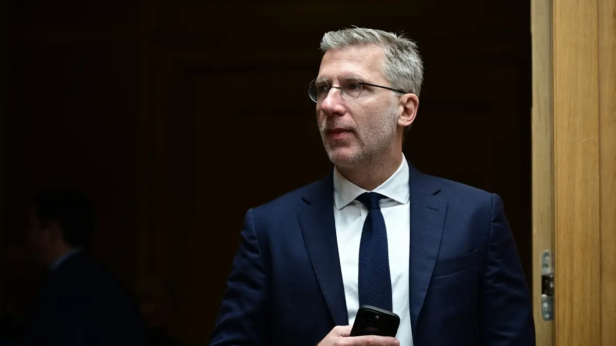Άκης Σκέρτσος: “Είναι η Ελλάδα μια αφιλόξενη χώρα για τους νέους;”