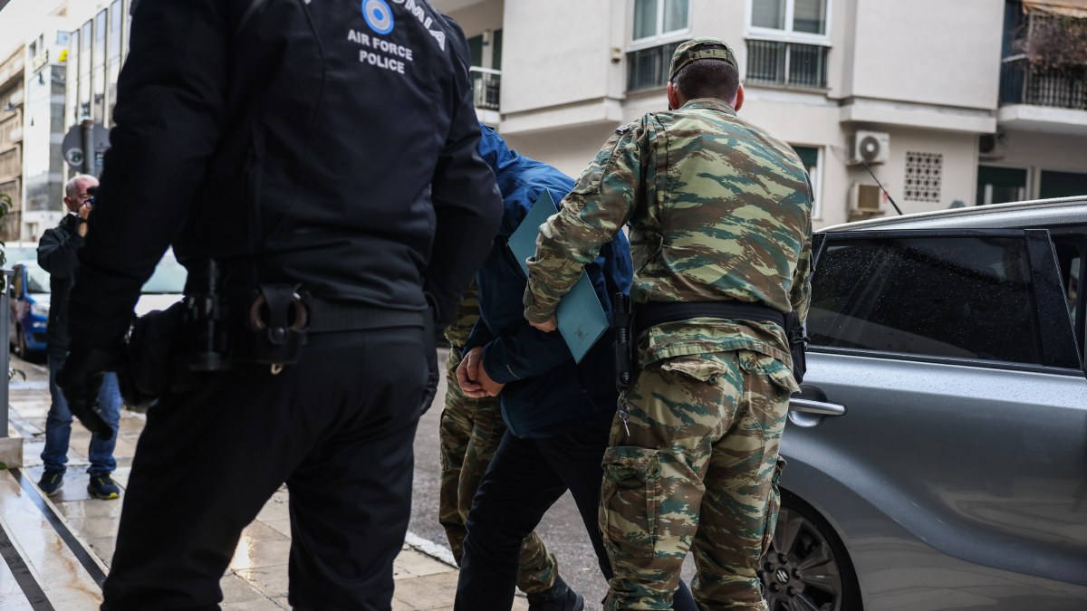 Μαραθώνια η απολογία του Σμηνάρχου – Συνεργάζεται πλήρως με τις αρχές, στο επίκεντρο ο κινέζικος σύνδεσμος