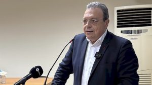Φάμελλος από την Αιτωλοακαρνανία: «Το καθεστώς Μητσοτάκη εκπροσωπεί την ολιγαρχία και ερημώνει την περιφέρεια»