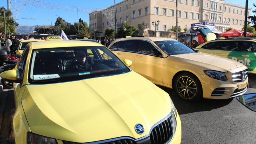 Χωρίς ταξί η Αττική από αύριο μέχρι την Πέμπτη – Διήμερη απεργία σε πανελλαδικό επίπεδο