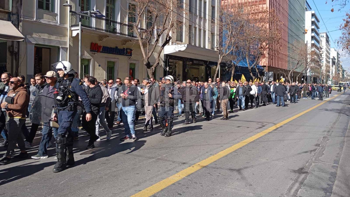 Απεργία ταξί: Πορεία των οδηγών προς το Μέγαρο Μαξίμου – Δείτε φωτογραφίες