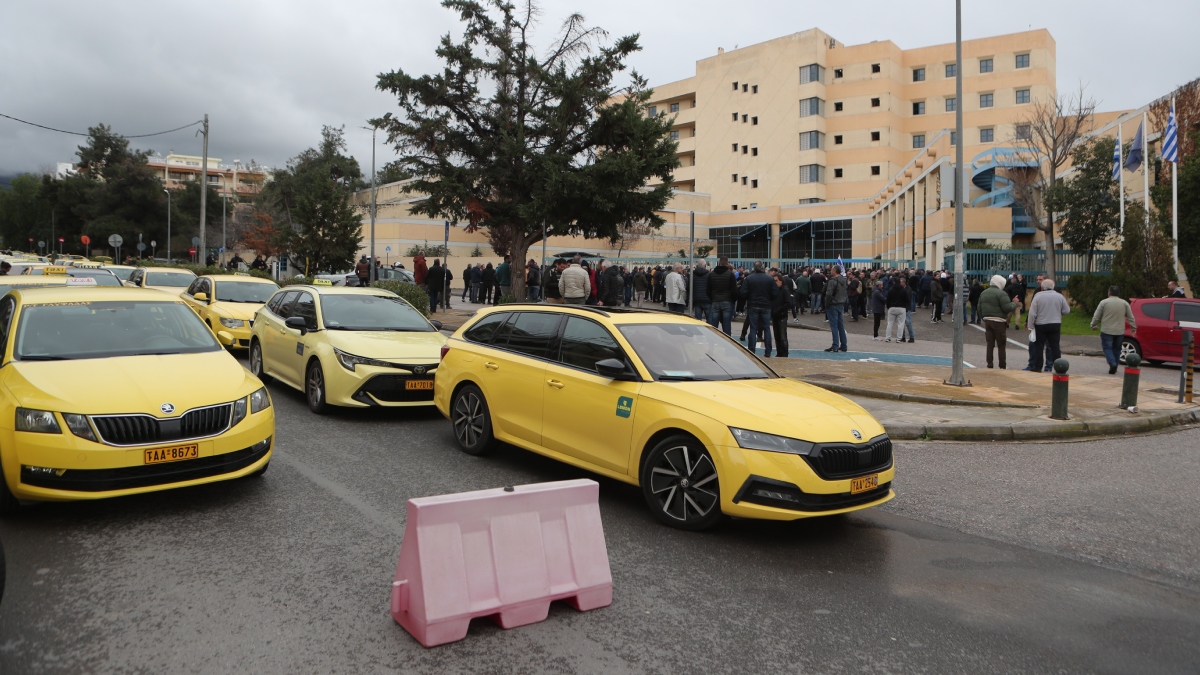 Χωρίς ταξί για δεύτερη μέρα η Αττική – Τραβούν χειρόφρενο οι οδηγοί και στη Θεσσαλονίκη
