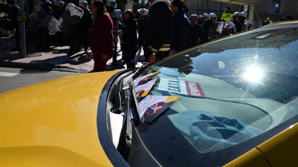 Χωρίς ταξί και σήμερα η Αττική – Χειρόφρενο τραβούν και οι οδηγοί στη Θεσσαλονίκη