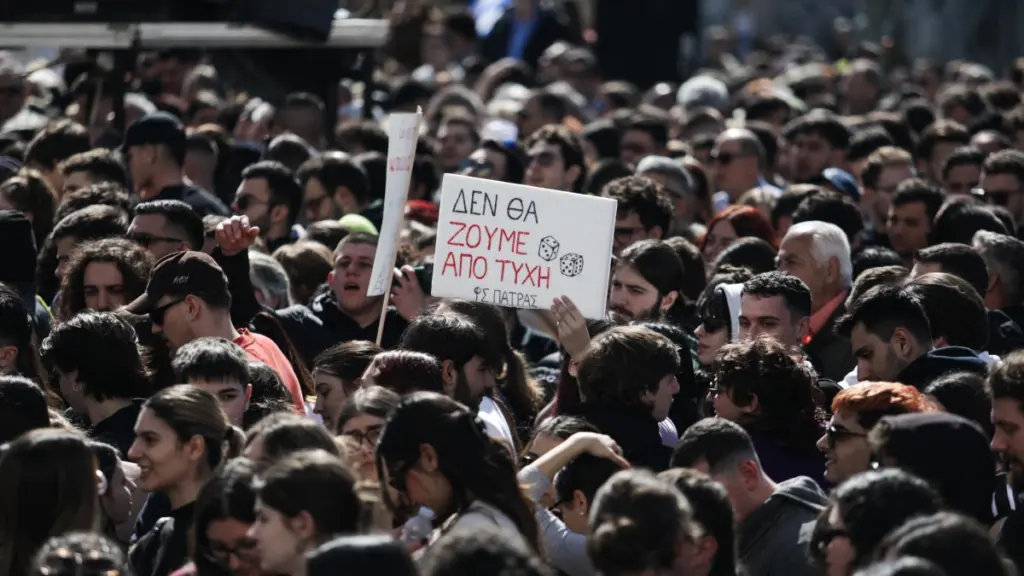 Απεργία 28 Φεβρουαρίου για τα Τέμπη: “Παραλύει” η χώρα από τις κινητοποιήσεις – Ποιοι συμμετέχουν