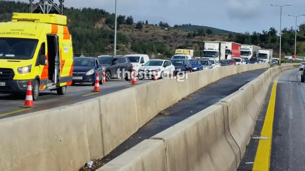 Συναγερμός στη Θεσσαλονίκη: 24χρονος έπεσε από γέφυρα στον Περιφερειακό