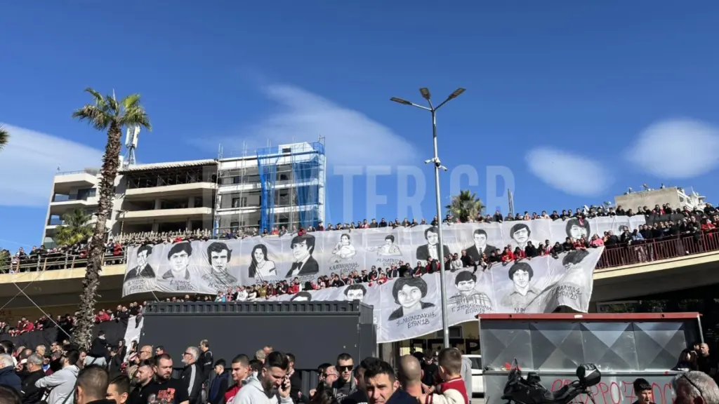 Μνημόσυνο για τα θύματα της Θύρας 7 – 45 χρόνια από την τραγωδία στο “Γ. Καραϊσκάκης” (βίντεο+φωτογραφίες)