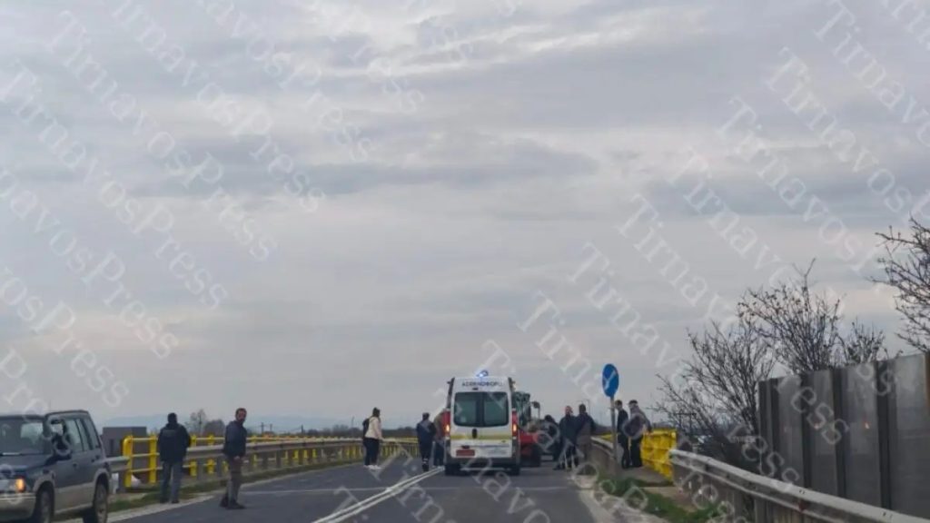 Τύρναβος: Γυναίκα καταπλακώθηκε από πλατφόρμα τρακτέρ σε σοβαρό τροχαίο (Βίντεο)