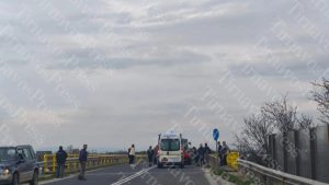 Τύρναβος: Γυναίκα καταπλακώθηκε από πλατφόρμα τρακτέρ σε σοβαρό τροχαίο (Βίντεο)