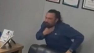 Τουρκία: Νοσηλευτής έσωσε τον εαυτό του με τη λαβή Χάιμλιχ ενώ πνιγόταν