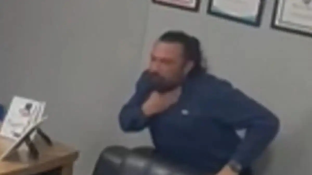 Τουρκία: Νοσηλευτής έσωσε τον εαυτό του με τη λαβή Χάιμλιχ ενώ πνιγόταν