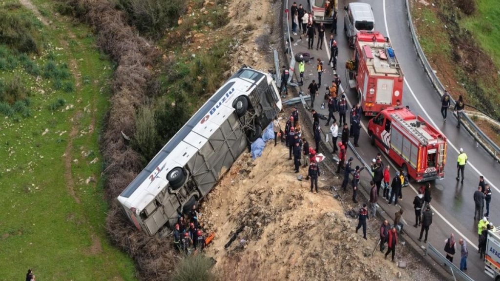 Διπλή τραγωδία στην Τουρκία: 14 νεκροί και 32 τραυματίες σε δύο τροχαία δυστυχήματα στην Αττάλεια (Εικόνες & Βίντεο)