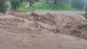 Κακοκαιρία: Μήνυμα του 112 στην Τριφυλία της Μεσσηνίας – Πλημμύρισαν δρόμοι στην Κυπαρισσία  (βίντεο)