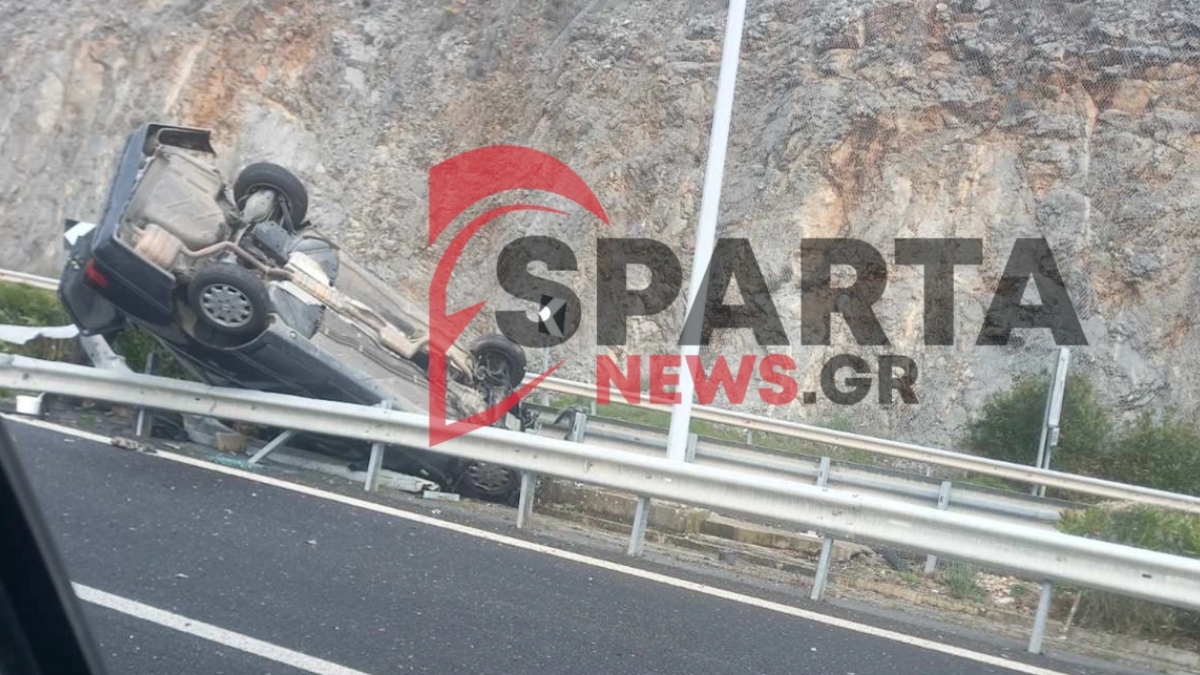 Τροχαίο στην Εθνική Οδό Τρίπολης – Κορίνθου: Αυτοκίνητο προσέκρουσε σε μεταλλικές μπάρες και τούμπαρε
