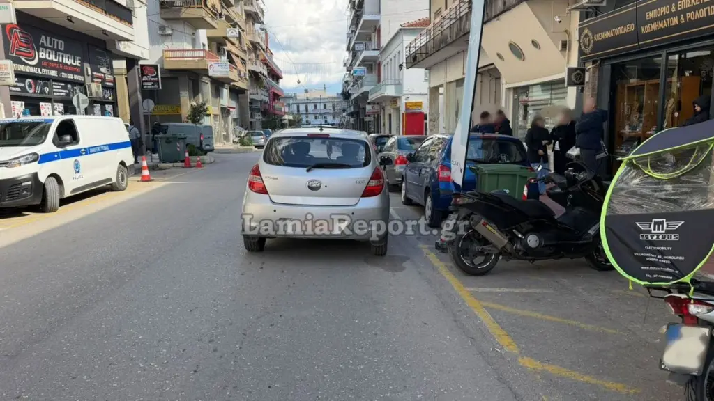 Τροχαίο στη Λαμία: ΙΧ παρέσυρε δύο πεζούς – Σοβαρά τραυματισμένος ένας 27χρονος
