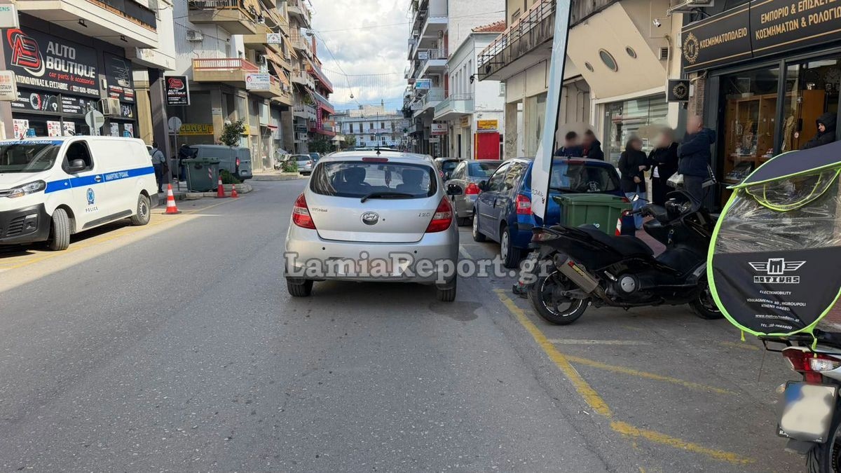 Τροχαίο στη Λαμία: ΙΧ παρέσυρε δύο πεζούς – Σοβαρά τραυματισμένος ένας 27χρονος