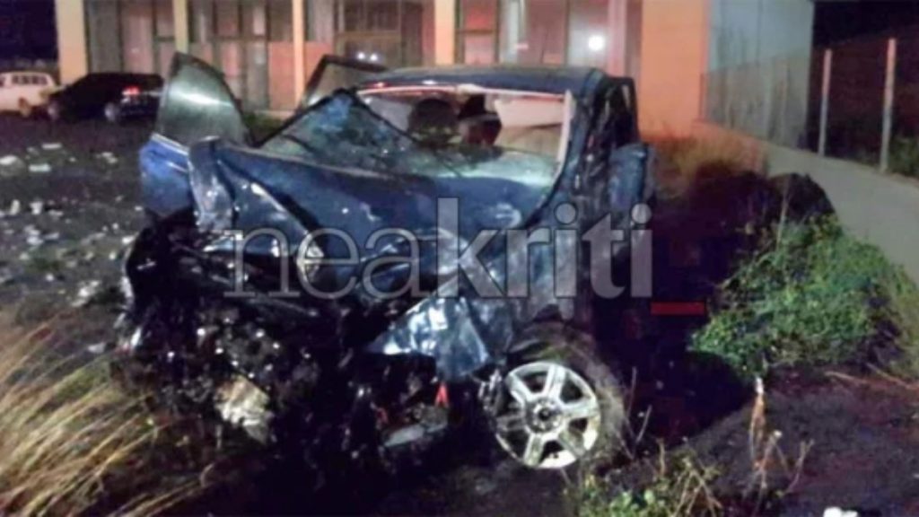 Σοβαρό τροχαίο στον Άγιο Νικόλαο με ΙΧ που έπεσε σε τοίχο – Τρεις τραυματίες (εικόνες)