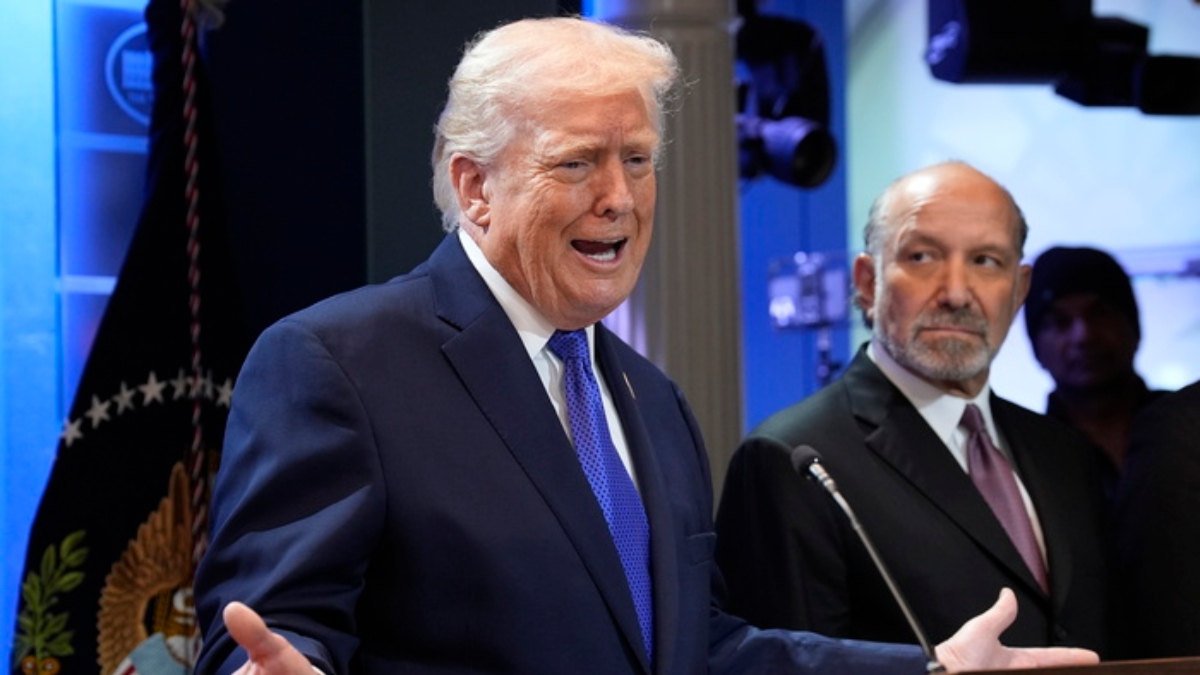 Στην αντεπίθεση ο Τραμπ μετά την απόφαση του Ανωτάτου Δικαστηρίου – Υπέγραψε νέους δασμούς 10% σε όλες τις χώρες