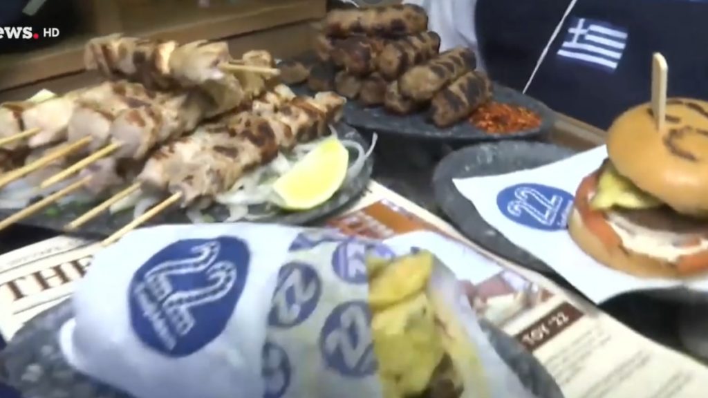 Τσικνοπέμπτη: Από νωρίς οι ψησταριές στις γειτονιές της Θεσσαλονίκης